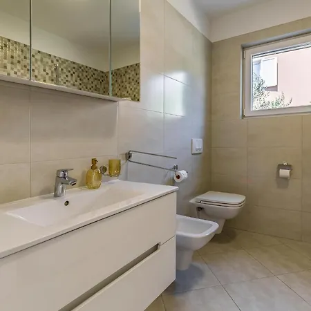 Amazing In With Kitchen Holiday home *